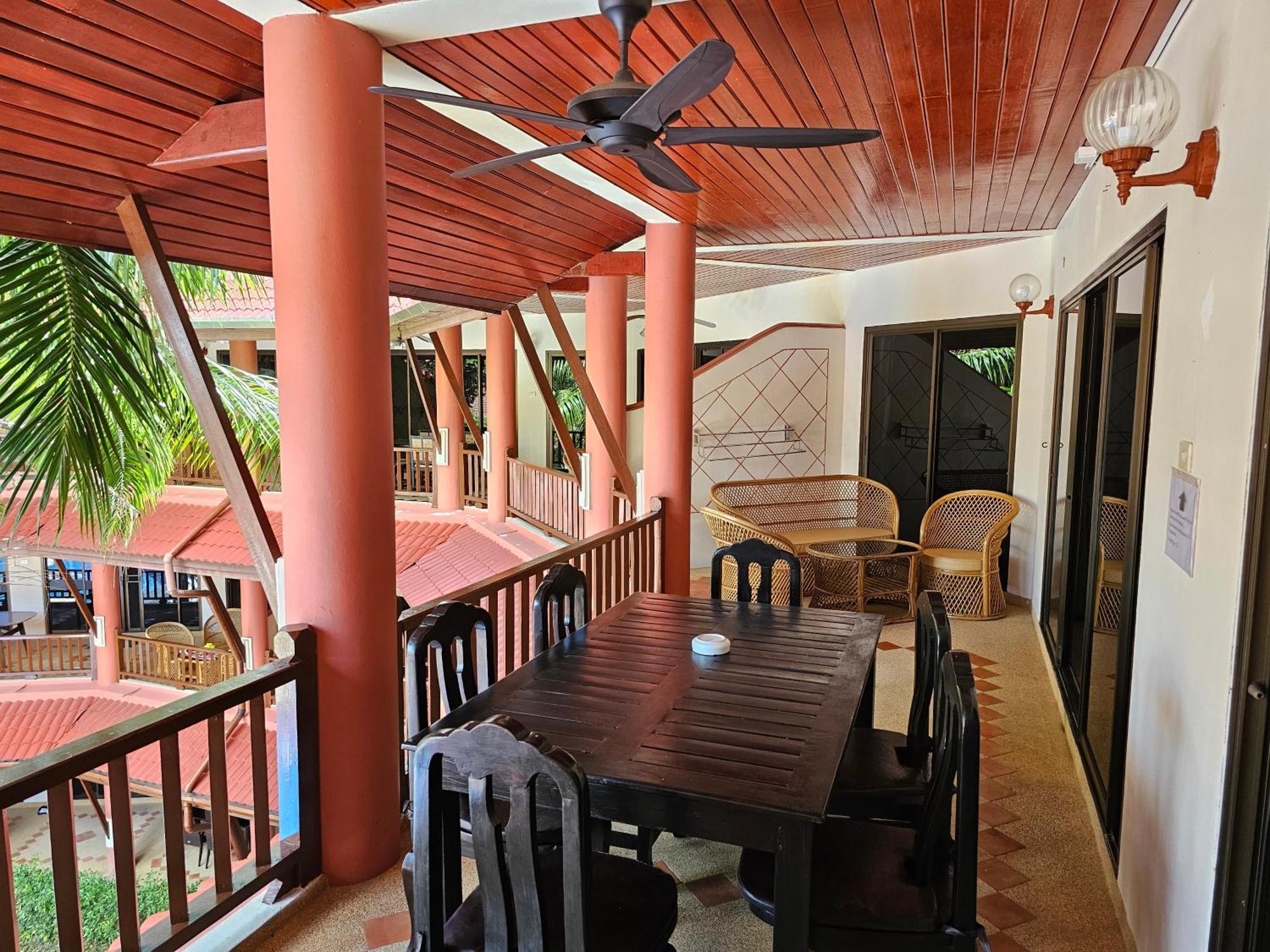 อพาร์ทเม้น Sai Rougn Patong